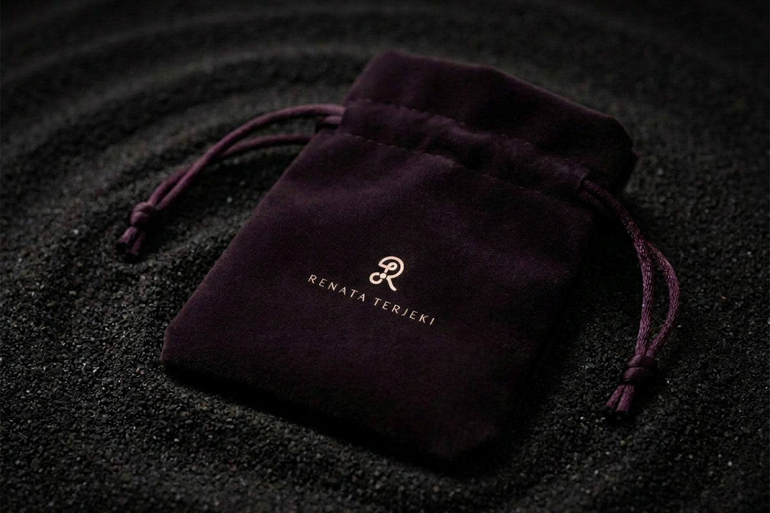 pouch-renata-terjeki-pearl-stringer-london